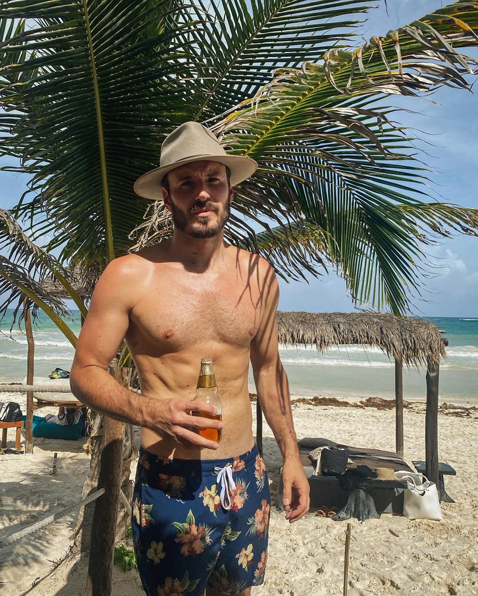 DavidArchW's tweet photo. sempre com a cervejinha na mão https://t.co/5LC4f1YMZc