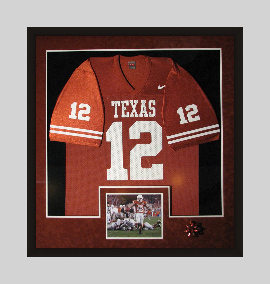 FastFrameATX's tweet image. College Football is here! And we have framed some fantastic Longhorn memorabilia. Let us capture your memories to last a lifetime! 

#LonghornFootball  #ColtMcCoy #Football #PerfectSeason #Bevo #Austin #framing #customframing #pictureframing
@TruVueGlazing @UTLonghorns