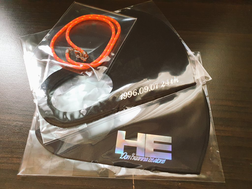 Whyuk_XXXV's tweet photo. 왔어요 왔어요 마스크가 왔어요
@hot5004h쌤의 이벵은 시원하게 광탈하고
엉엉 울다가 기가막히게 타이밍 맞춰 선착성공☺
요즘 대세인 마스크 짜꿍 스트랩도 넣어주셨어요
센스👍 감사함미다아아 😍 https://t.co/bO6pjuzRMD