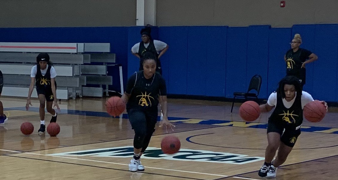 kmc5557's tweet photo. Today...Be a blessing to your teammates...keep doin the work! ⁦@ancillawbball⁩ #Relentless https://t.co/HVK9hfXIFt