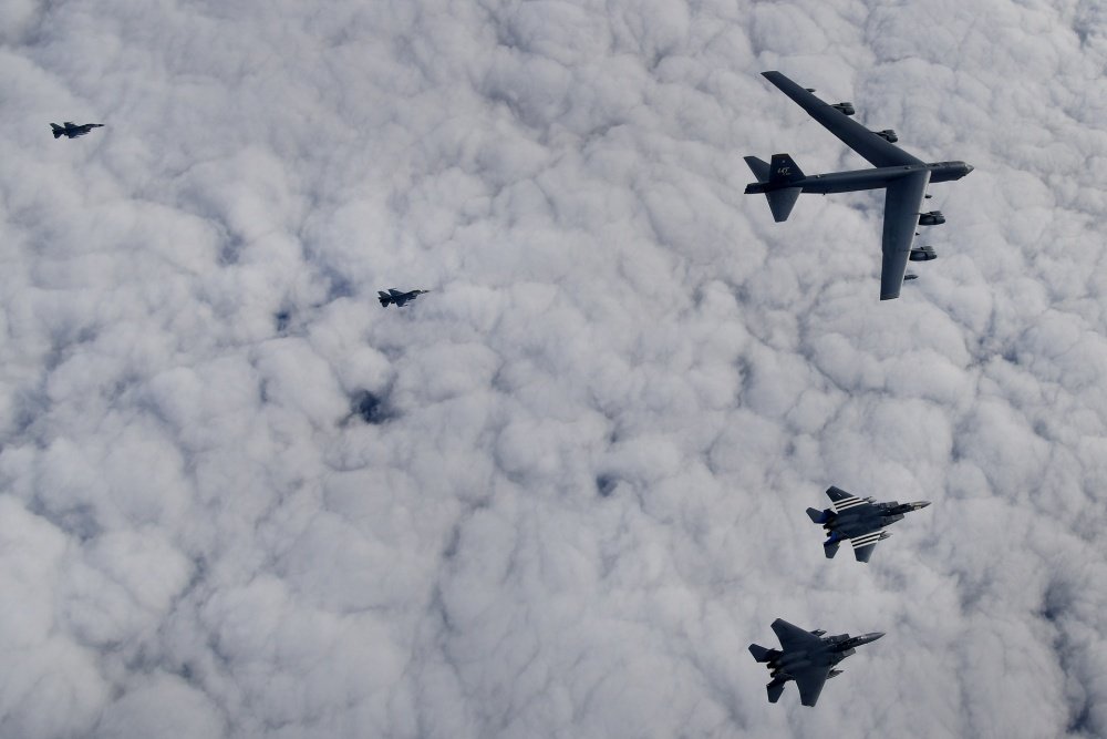 “We value the excellent opportunity Point Blank provides us to maintain and improve interoperability with our NATO allies”-#RNLAF  spokesperson maj Molema. Yesterday, <a href="/VlbLeeuwarden/">Vliegbasis Leeuwarden</a> F-16s and F-35s participated in exercise #PointBlank. Photo's: MSgt Matthew Plew <a href="/48FighterWing/">RAF Lakenheath</a>