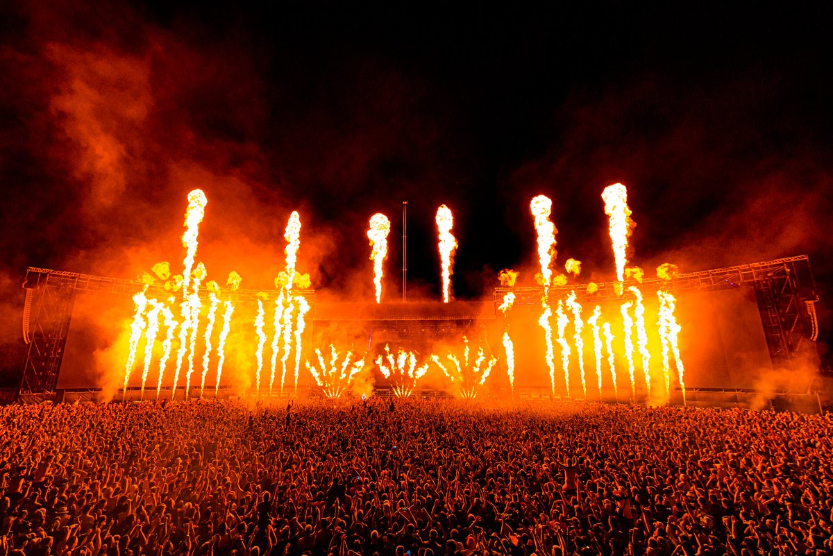 Creamfields's tweet photo. Reminiscing... @swedishousemfia #ThrowbackThursday https://t.co/tETPxBRhes