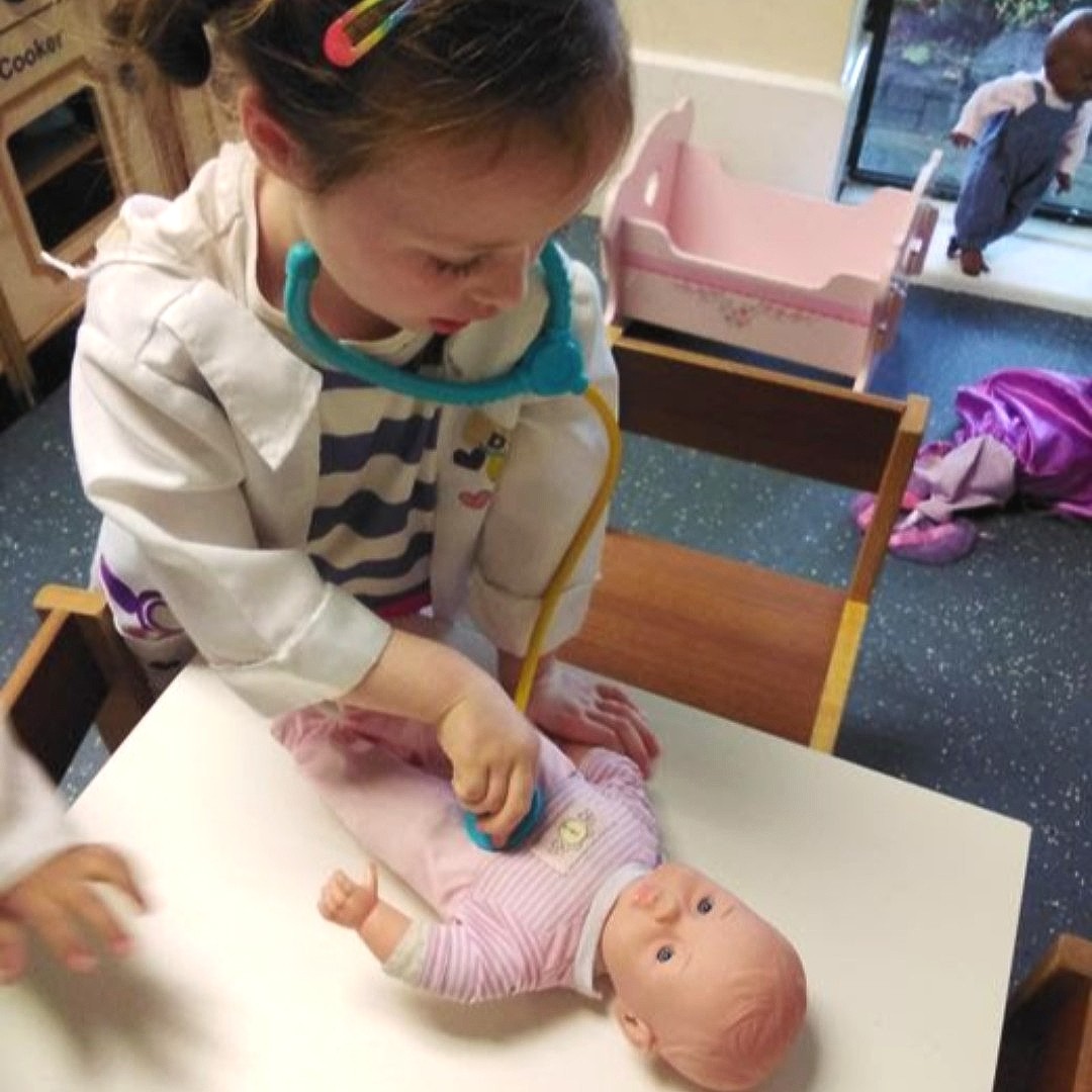 tLearningTree's tweet photo. Tomorrow is #InternationalFirstAidDay, so today foxes room have been role playing as doctors and nurses.
Only the best healthcare for patients at The Learning Tree! 🏥👩⚕️👨⚕️ https://t.co/unl9ejrNcG