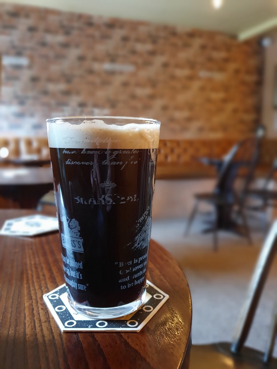 AdlingtonBeerC's tweet photo. Beartown Creme Bearlee in @AdlingtonJr. Lovely, safe and comfortable place!👍🍻 https://t.co/SwTyBuK1dT