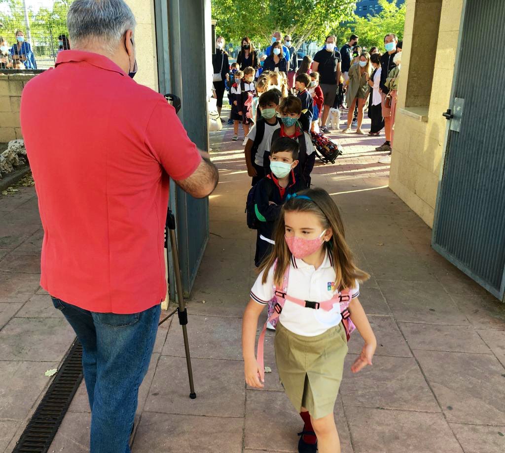 ColegioGaudem's tweet photo. Termina la primera semana de la #vueltaalasaulas y no podemos dejar de agradecer a las familias su inestimable colaboración y, por supuesto, a todo nuestro equipo humano #Gaudem su gran labor y esfuerzo para que todo funcione de maravilla. ¡Muchas gracias! https://t.co/DWdLAwFYD5
