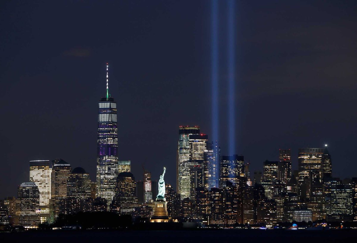 MetroConfSports's tweet photo. Sept. 11, 2001.

#NeverForget https://t.co/mJelBmI7GD