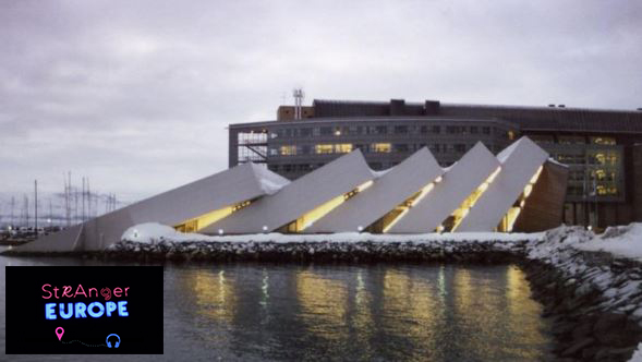 RaiQuattro's tweet photo. Domenica alle 9.35 ultimo #rewatch di #StrangerEurope con la puntata dedicata alla stupenda #Tromsø: tra i curiosi luoghi esplorati, Ema Stokholma e Mattia Briga ci portano alla scoperta di #Polaria, l'acquario più a nord del mondo.
Ascolta il podcast ➡ https://t.co/ibXSqGh1Ot https://t.co/7oYix72l9v