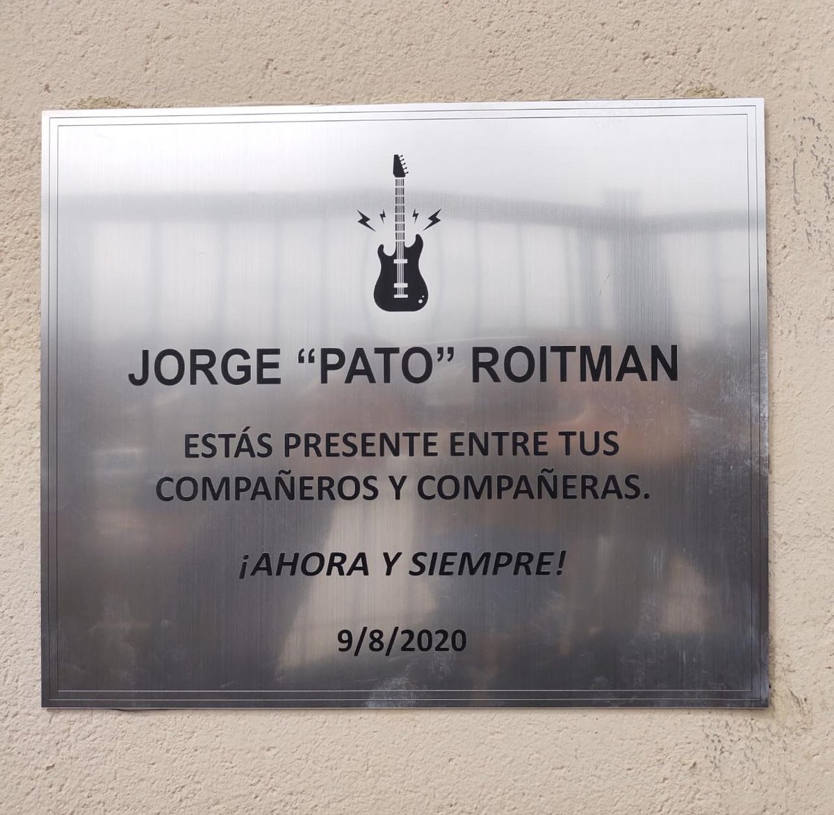 ATEBuenosAires's tweet photo. ���� En el Centro de Recepción de Menores Pablo Nogues, se realizó un homenaje a Jorge "Pato" Roitman, trabajador muerto por #COVID
En asamblea se resolvió la continuidad de la pelea por salarios, infraestructura y personal.
@AteMalvinasArg @oscardeisasi @Vanina_ate https://t.co/4XC0NLLN1F