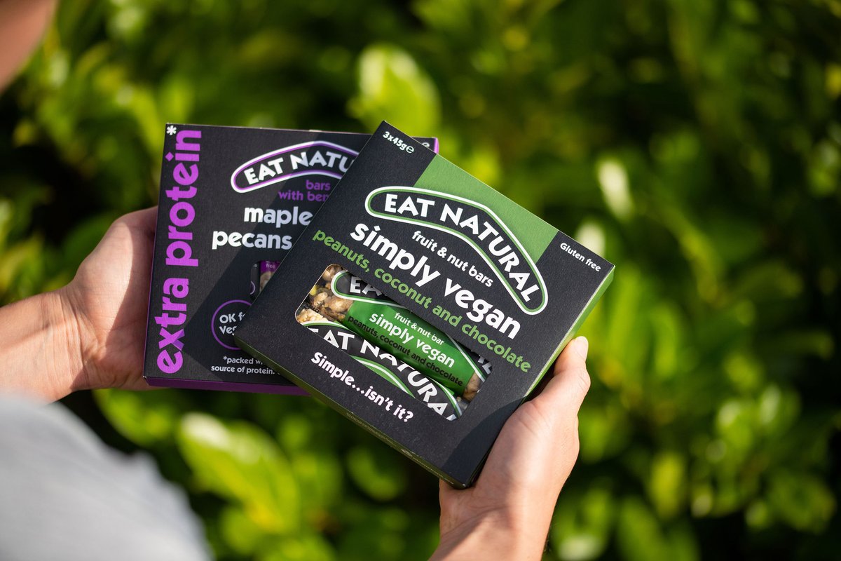 What tops our extra protein bar? *Maybe* our simply vegan recipe…What do you think? 💜💚
#vegan #plantbased #vegansnack