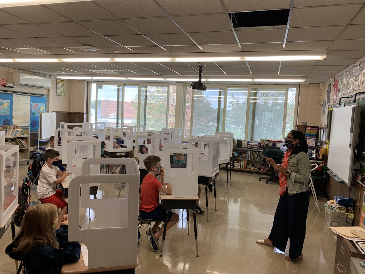 Beunos Dias Señora Kennedy's class. #rjlPride <a href="/SraIncardona/">Señora Incardona</a>