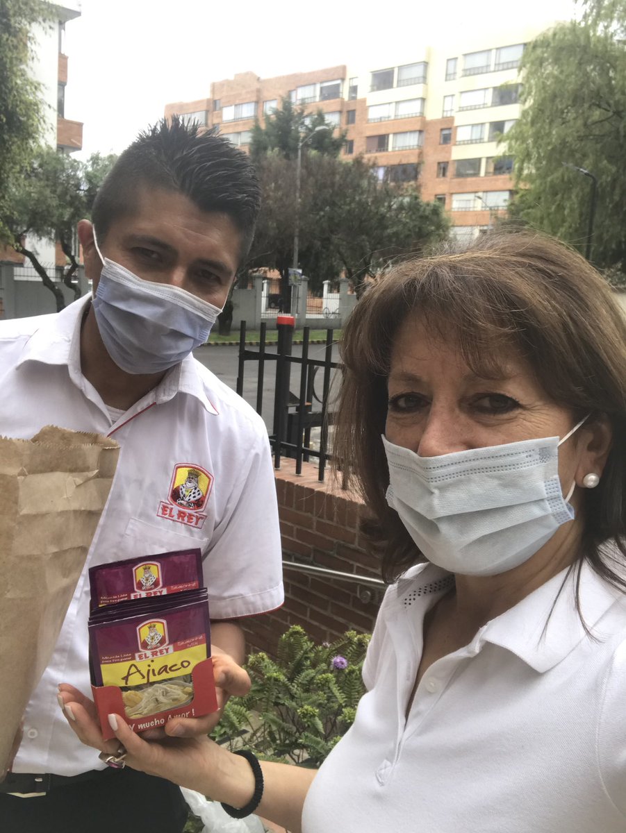 MusicLabrador's tweet photo. @CondimentoElRey tuvo la cortesía de enviarnos un producto que no encontrábamos en ninguno de los supermercados de nuestro barrio.
Gracias por la confianza en sus clientes. 

Qué gran empresa colombiana! https://t.co/3GclBH61wT