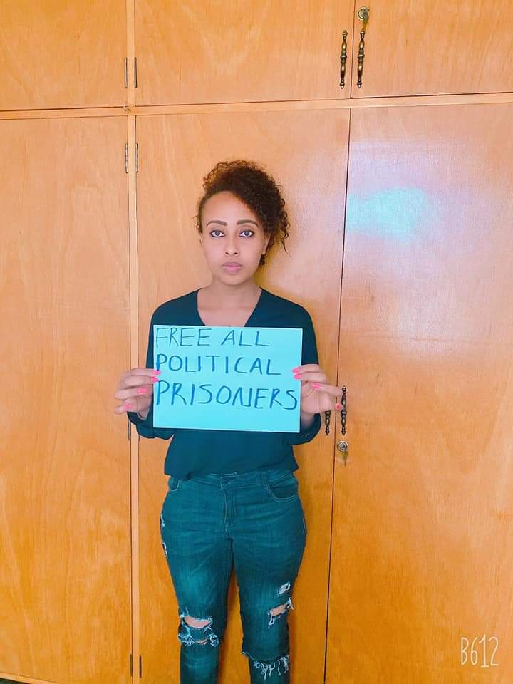 Raani_yousef's tweet photo. Biyyii Uummatoota ishee hidhaa fi ajjeesaa milkoofte hin jirtuu. 
#OromoProtests
#FreeAllPoliticalPrisoners https://t.co/ssalGE8fIs