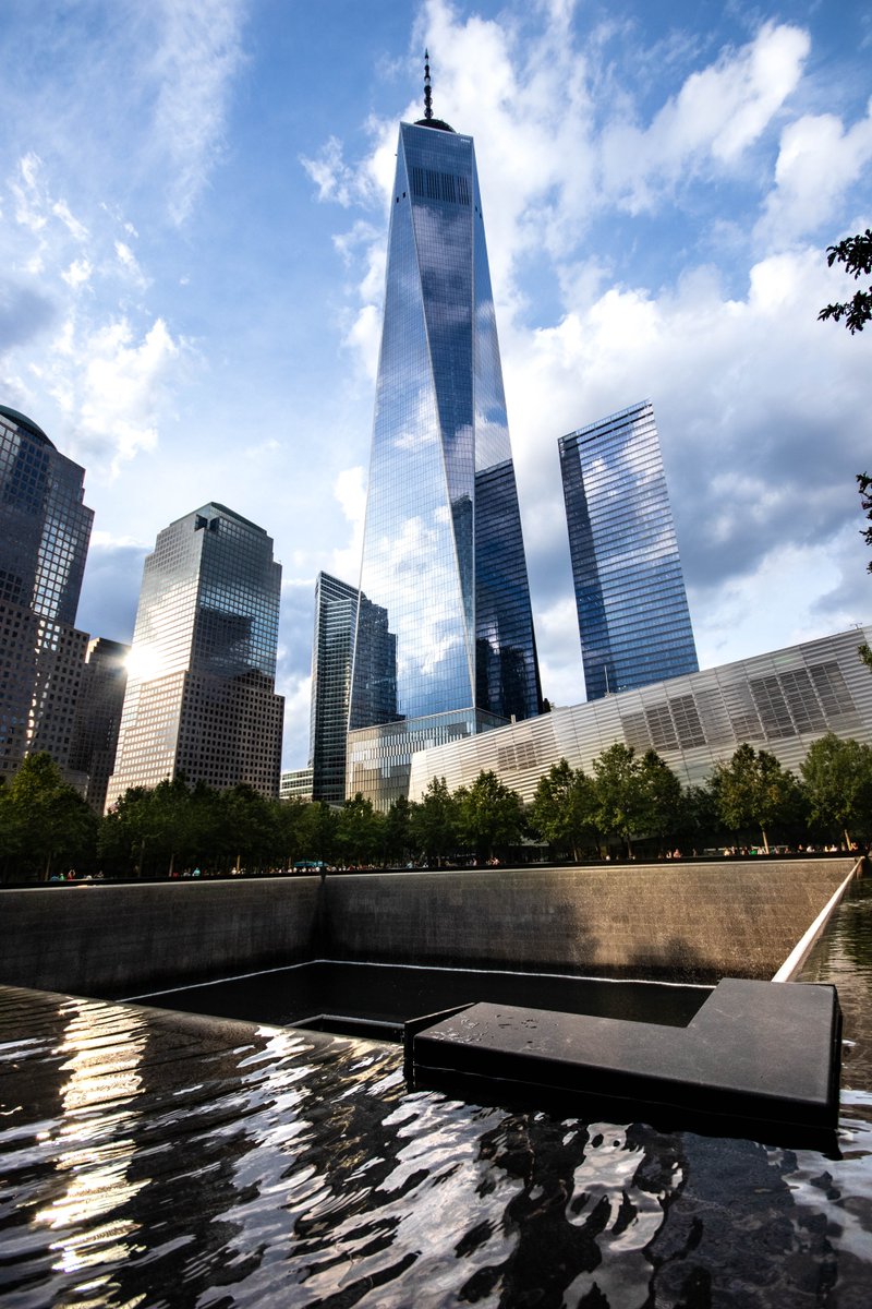 BuildersAssocKC's tweet photo. We honor and remember those lost on September 11, and thank the trades workers who helped rebuild. 
#NeverForget #Respect #Honor #Honor911

Honramos y recordamos a los perdidos el 11 de Septiembre y agradecemos a los trabajadores del sector que ayudaron a reconstruir. https://t.co/LxL5dlAxNN