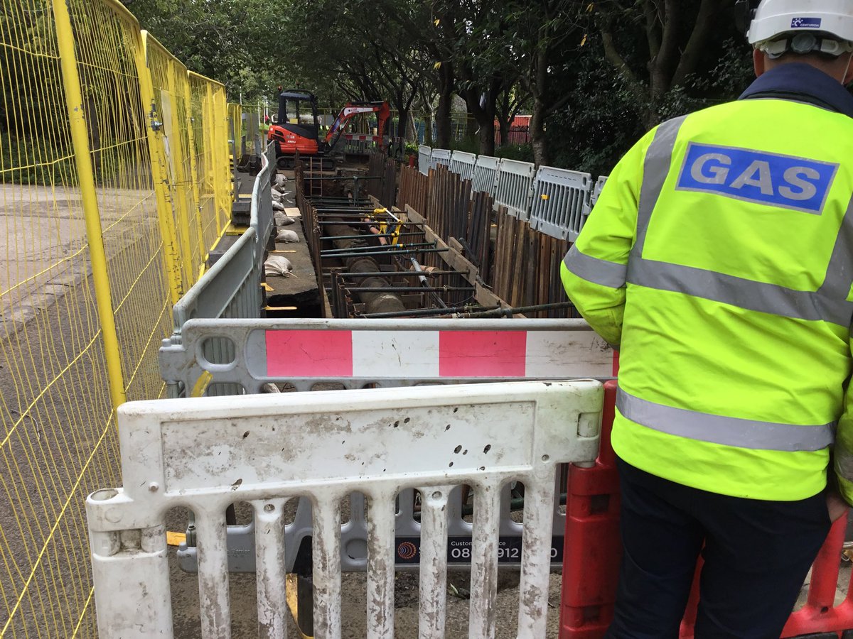 BalgreenPrimary's tweet photo. #Primary6B were super lucky to get a visit from Russel and learn all about gas works and engineering. They even got a sneak peak at the work going on in Pansey Walk. Big thanks to ⁦@SGNgas⁩ for arranging the visit. #STEM #Engineering https://t.co/esmHbAelUX