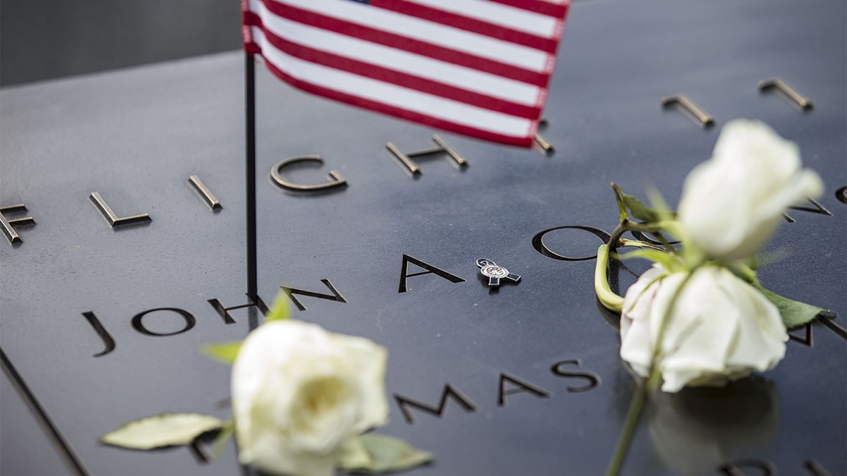AthenaGlobSlts's tweet photo. For those, we will never forget. In remembrance of 9/11. 🇺🇸
Image by: JIN S. LEE https://t.co/Vg8AVmvSqo