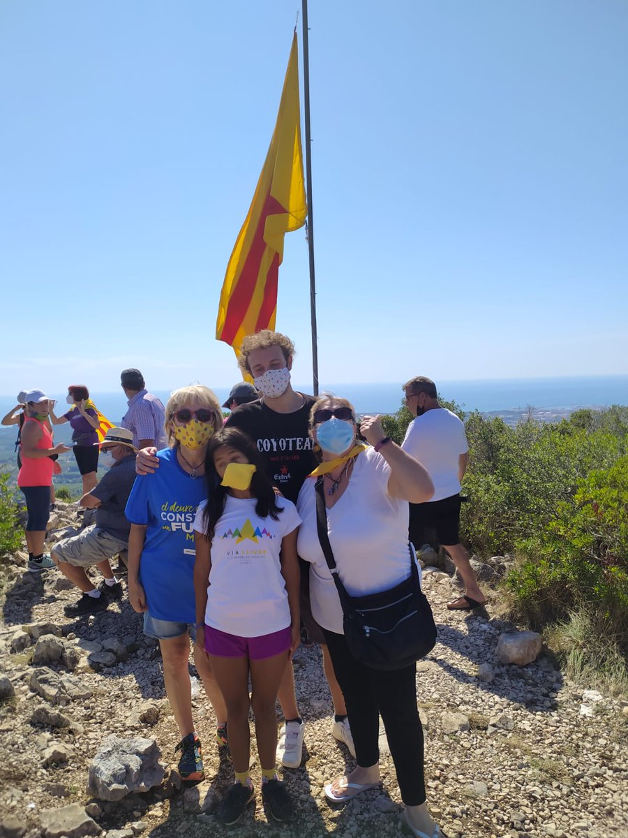 entitatger's tweet photo. Avui, com cada #11setembre, hem pujat al cim del Montgròs per enlairar l'estelada i celebrar la Diada a #spribes . Aquest any el parlament l'ha fet @JosantAbsolucio #lliibertatpresespolitiques #11septembre2020 #sompaïsoscatalans #Independencia @Unitat9 https://t.co/uKacM6UhVA