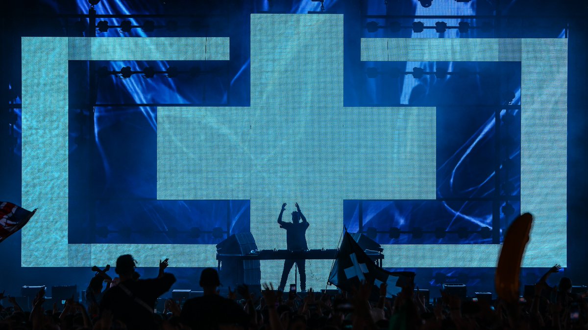 Creamfields's tweet photo. #CreamfieldsSunday is looking massive! @tiesto @MartinGarrix @MarcKinchen @solardomusic + Many, many more! #Creamfields2021 π₯ https://t.co/lxrTgV0dn5