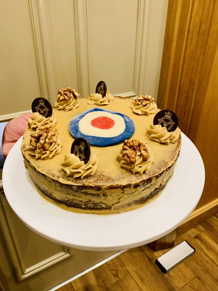 GerolNulud's tweet image. Coffee and walnut cake for our member @TheRAFClub 
.
.
.
#coffeeandwalnutcake #coffeeandwalnut #pastry #cake #birthdaycake #coffeecake #pastrychef #pastrylife #pastrychefsofinstagram #therafclub
