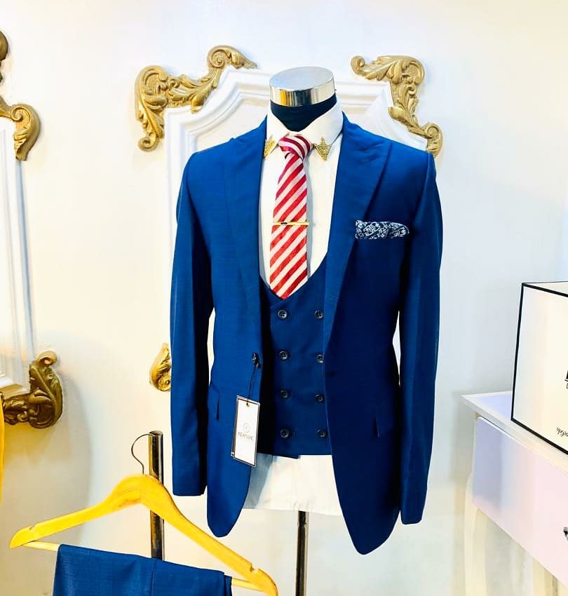 MKeanvic's tweet photo. Suits are not boring. They’re tasteful.

Tailored- Mr_keanvic 

Price - 50,000

WhatsApp +234 706 533 0495

#keanvicclothing
#MakanaTheEP Bill Burr
#Cryptofully  #YurLuvVideo https://t.co/gpX6RKzQlL
