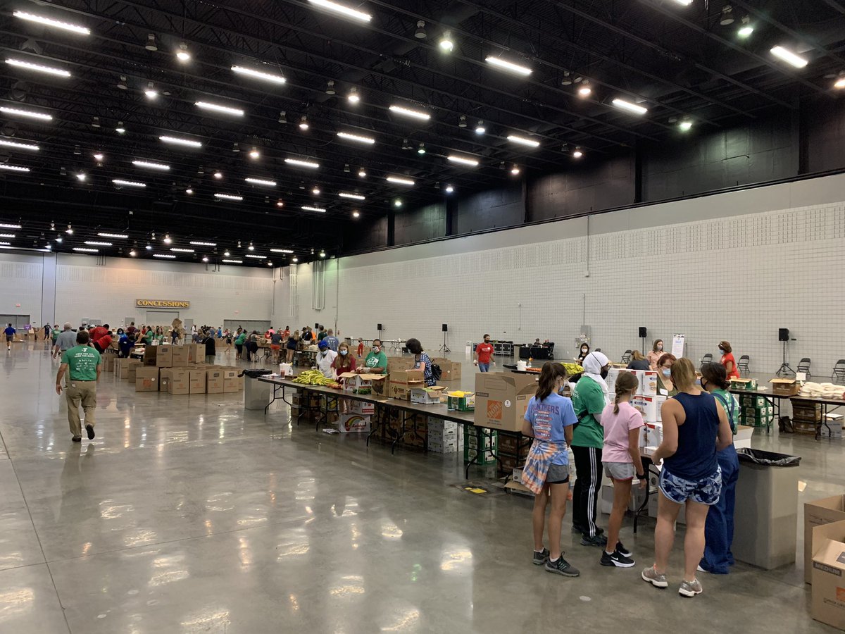 atlantaymca's tweet photo. We’re so excited to be packing over 16,000 meals for #YMCADaysofService today! Community volunteers, Y staff and partners are joining us at @CobbGalleria. Cobb Galleria is a food packing site only. If you are interested in receiving a box, they will be distributed at branches. https://t.co/XuHOUtyBHC