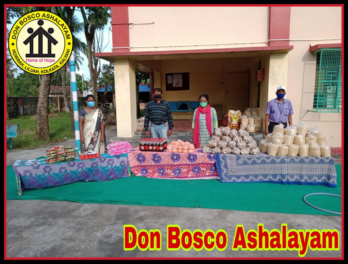 HowrahRailway's tweet photo. #DonBoscoAshalayam
#COVID_Relief #Reaching_Out_To_Families
#Community_Engagement

@NCPCR_ @WBCPCR @MinistryWCD @smritiirani @EasternRailway @hwhcitypolice @dcptraffichpc https://t.co/Q64TMLhLtZ