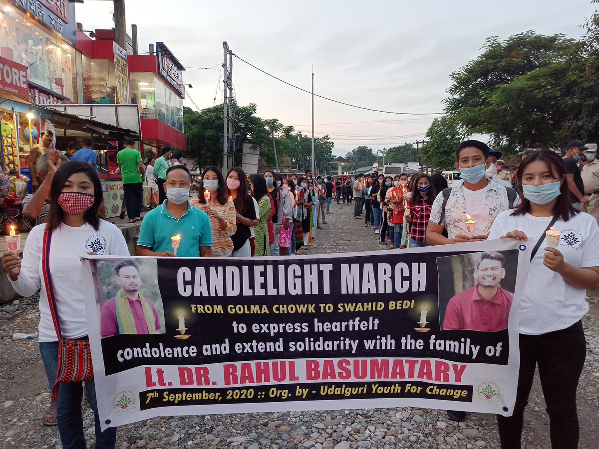 UdalguriC's tweet photo. #UYFC organised Candlelight March to express heartfelt condolence and extend solidarity with the family of Lt. Dr. Rahul Basumatary.
We demand #JusticeforDrRahulBasumatary #JusticeforDoctors
@CMOfficeAssam @sarbanandsonwal @himantabiswa @assampolice @Jorhat_Police https://t.co/VNv6nLVxC4