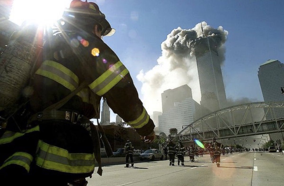 Jobarolet's tweet photo. #NeverForget911 https://t.co/Aj8VUoNmeW