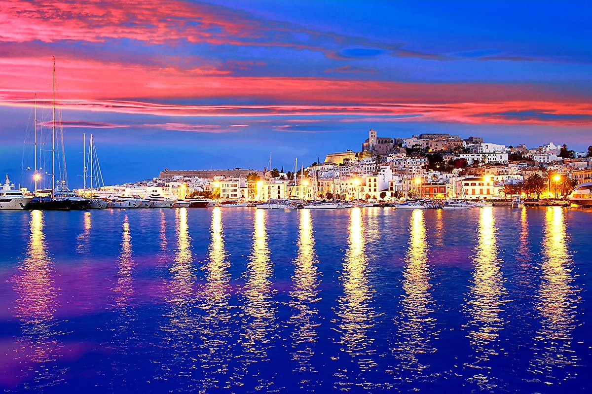 _Marco_67's tweet photo. Weekend mood...

#sea #seascape #nature #naturelovers #lights #NaturePhotography #sunset #SunsetTrip #townscape #sunsetphotography https://t.co/rgCd64BY34