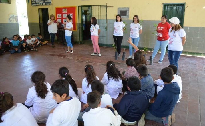 GLa91933659's tweet photo. 👉🏻 #Objetivo4 #EducacionDeCalidad Garantizar una educación inclusiva, equitativa y de calidad y promover oportunidades de aprendizaje durante toda la vida para todos
❣️FELIZ DÍA MAESTROS.❣️Gracias por formarnos. 
@ArgentinaOds
@MoisesGarcia95
@ArielGarciaUCR https://t.co/Aky59J2r9F