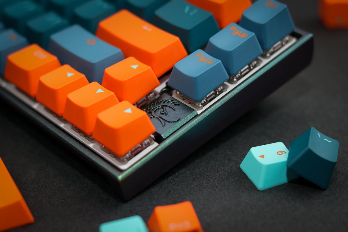 MKeyboards's tweet photo. .@DuckyChannel Mecha SF Radiant Series pre-orders are live! 🔥🔥

Emerald Edition 💚
https://t.co/l6JPMbIFY6

Ocean Edition 💙
https://t.co/nry4Pqtl2L https://t.co/55xnQFF3AT