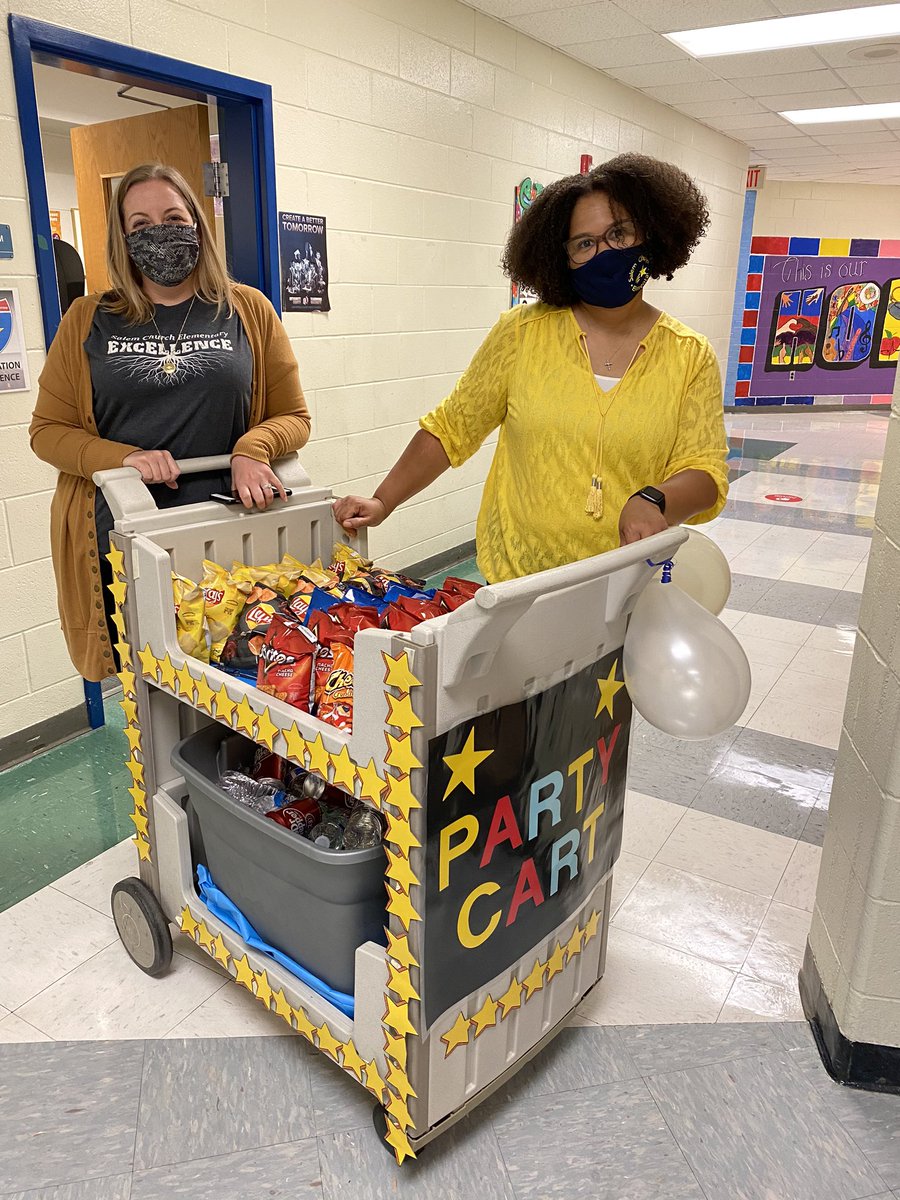 Lovethekids16's tweet photo. More pics of our Salem Peeps getting a little treat for all the BIG things they do! #partycart @ccpsinfo @Lovethekids16 @SCESStars @emilypyt13 https://t.co/QUiVbeToze