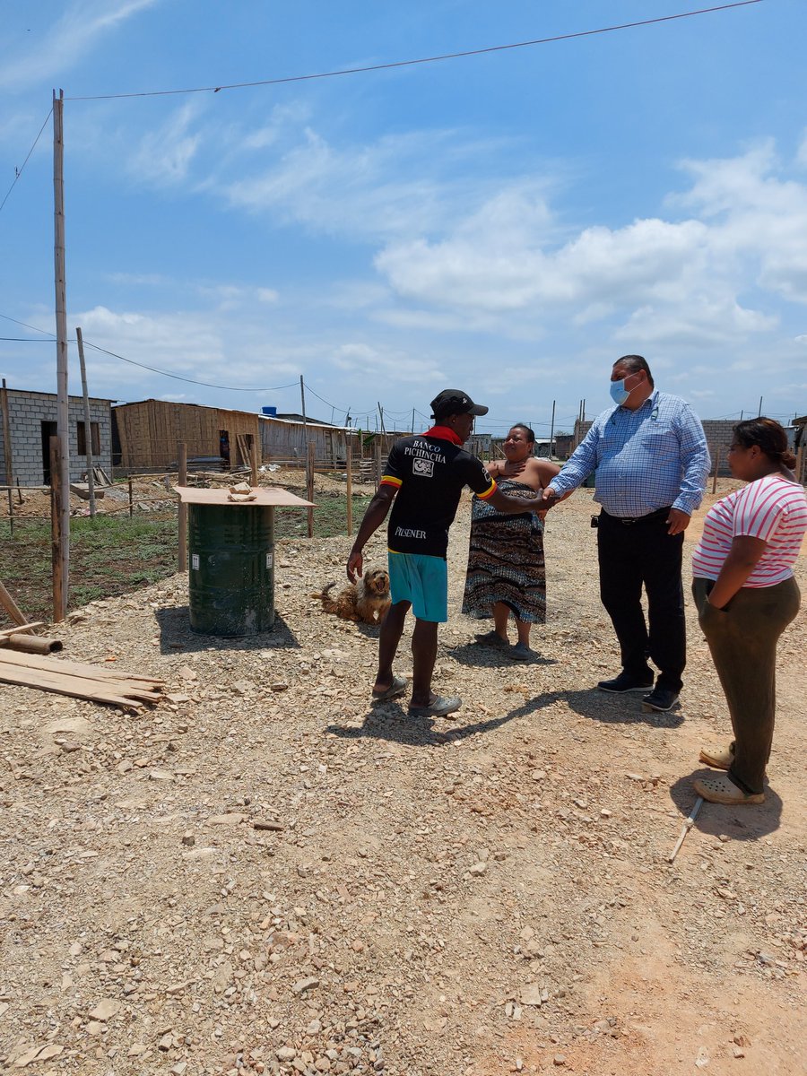 RodrigoCJuntos's tweet photo. Ayuda Humanitaria, Finca Delia #caminemosconRodrigo #Duran https://t.co/lIgyP3XFm6
