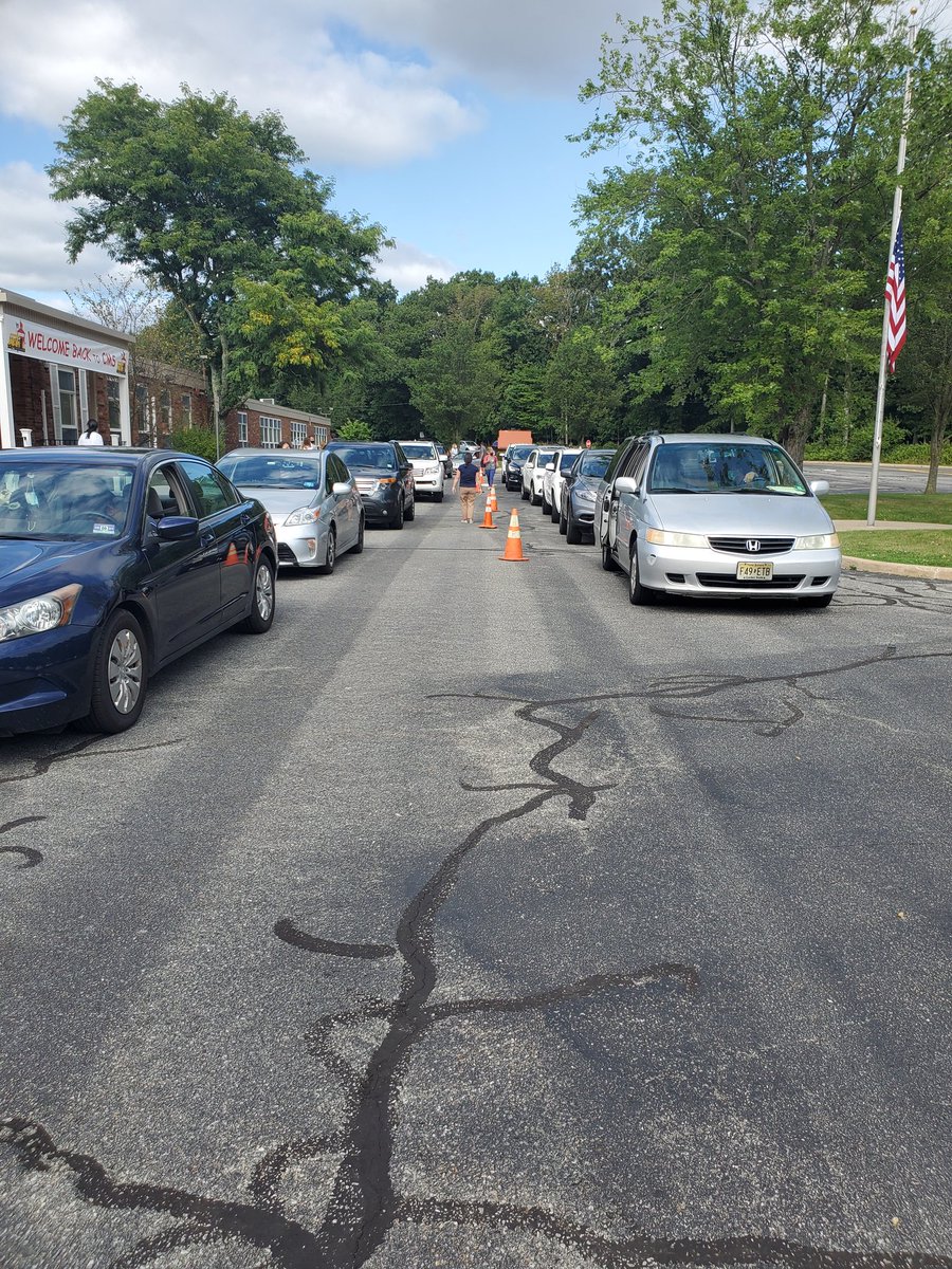 Round 2 of student supply pick up! <a href="/NicoleMusarra/">Nicole Musarra</a> @MathWithMrsM <a href="/ZywickiR/">Dr. Robert R. Zywicki</a>