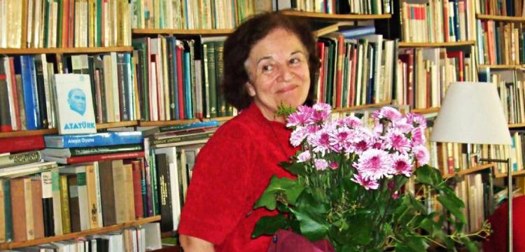 Bugün çok değerli Hocamız Prof. Dr. S. Yıldız Ötüken'i kaybettik. Tüm sevenlerine, ailesine, meslektaşlarımıza baş sağlığı dileriz.