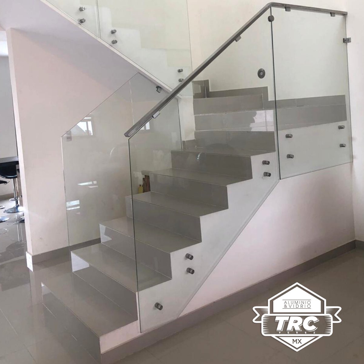 ayvtrcperez's tweet photo. La luz es lo que te guía a tu casa, la calidez es lo que te mantiene ahí 🏡✨ • ¡Cotiza tus servicios e ideas aquí!#glass #glassrailing #glassrailings #glassrailingsystems #vidrio #vidriotemplado #barandal #barandalesdecristal #cristal #cristaltemplado #trc #torreon https://t.co/bnucuF9P5Q