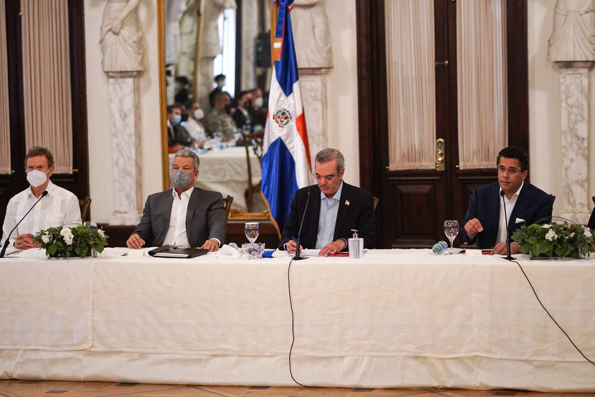 Hoy el Gabinete de Turismo, junto al presidente <a href="/luisabinader/">Luis Abinader</a>, reiteramos que el 15 de septiembre dará inicio el Plan de Recuperación Responsable del Turismo. Estamos seguros de que vamos a recuperar el turismo y a traer estabilidad al país y a quienes viven del sector.