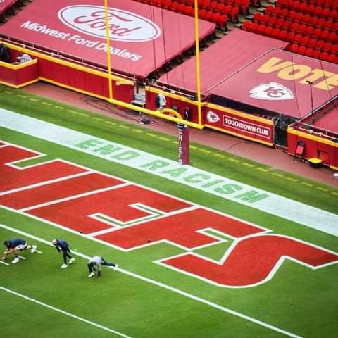 AmericanIndian8's tweet photo. Still don't get it
#NotYour Mascot @Chiefs @NFL
#INDIGENOUS #TAIRP https://t.co/M3EV5OfMZm