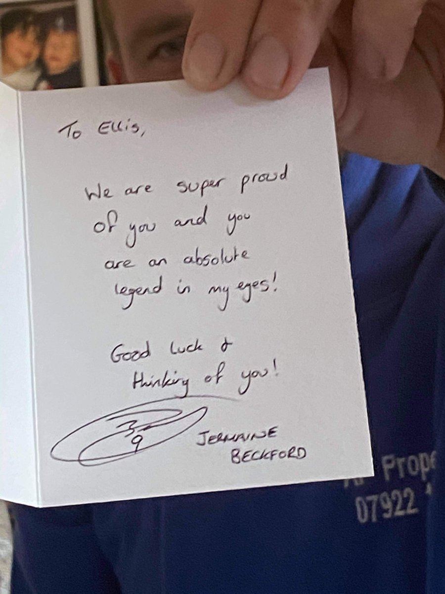 GroupStaged's tweet photo. What an amazing gift to Ellis from @jermainebecks83 and the lads at @LUFC @LiamCooper__ @LeedsNews #ellisthehero #LUFC #leedsunited 💙💙💙 https://t.co/EzDATv41a7