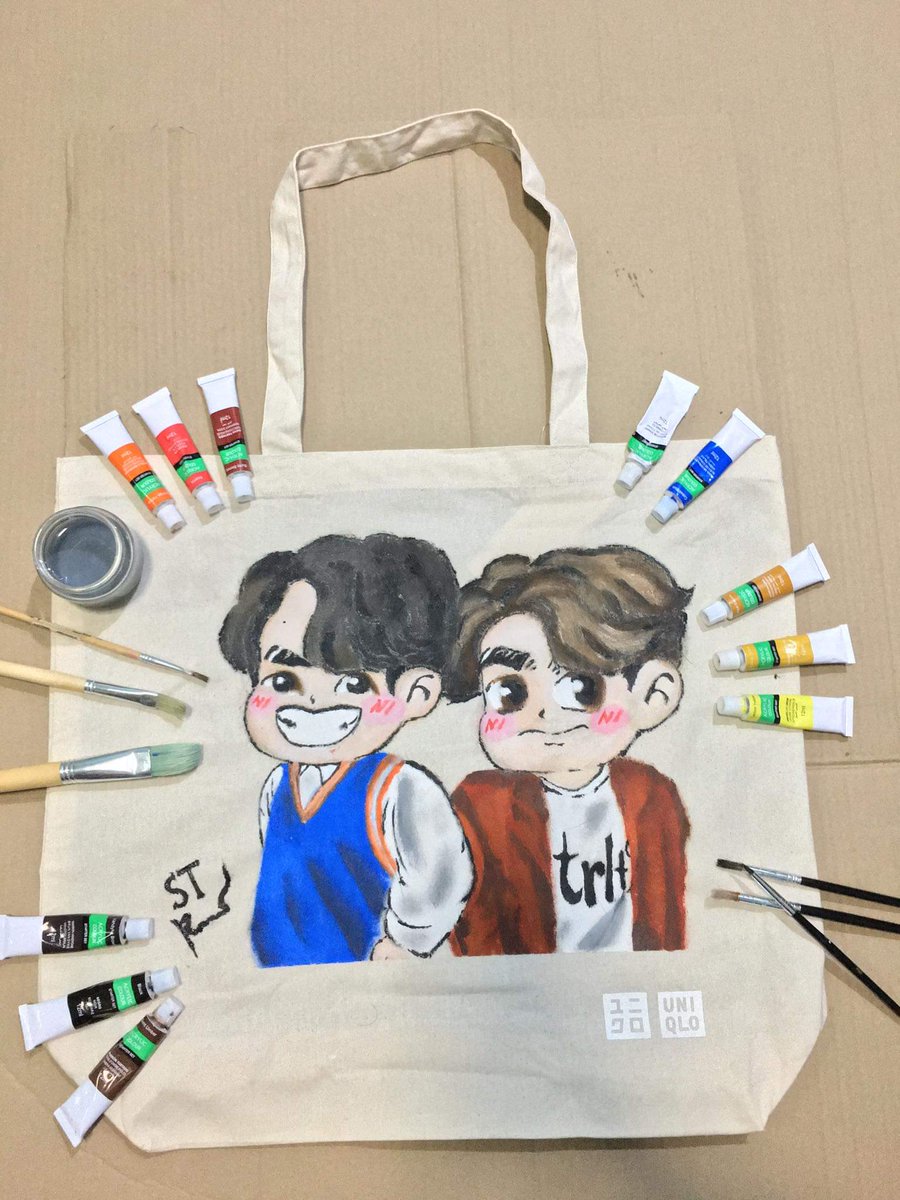 misterchic99's tweet photo. @Jackhangu Before still2gether will pay their last episode to us! I just want to share my artwork its a painted tote bag showing how greatful I am to be part of this fandom and thankful as well to be part of their lives as sarawat and tine 😭💕 

#ยังคั่นกูตอนจบ https://t.co/0ZQ45jd7O8