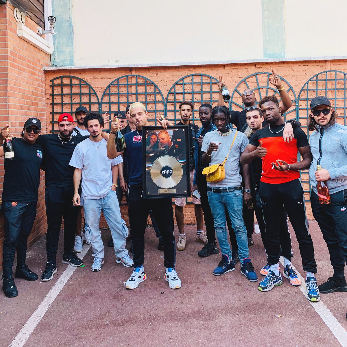 PLK75's tweet image. Disque d’or en 14 jours 📀
J’vous ments pas j’me rend meme plus compte de ce qui ce passe, c’est un truc de fou🔥
Un grand merci a tous l’équipage 🙏🏆
Longue vie a ENNA