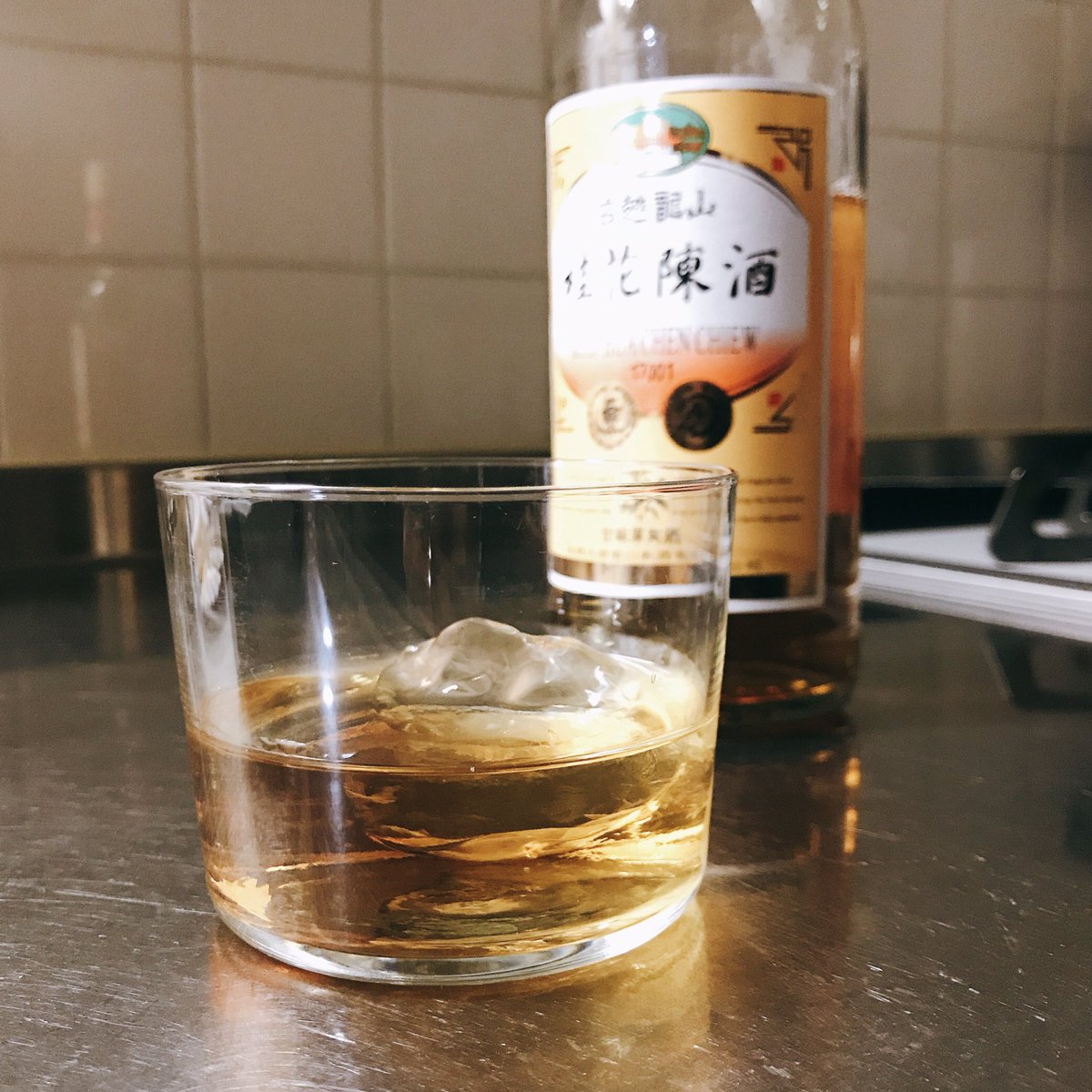 一藤 個人的には お酒単体で飲むならロック ごはん中に飲むならソーダ割りとかがいいかなーと あとね調べてみると 楊貴妃 舞姫 オードリー っていう桂花陳酒を使ったカクテルがあるようですよ 飲めばもれなく美女になれそうじゃないですか