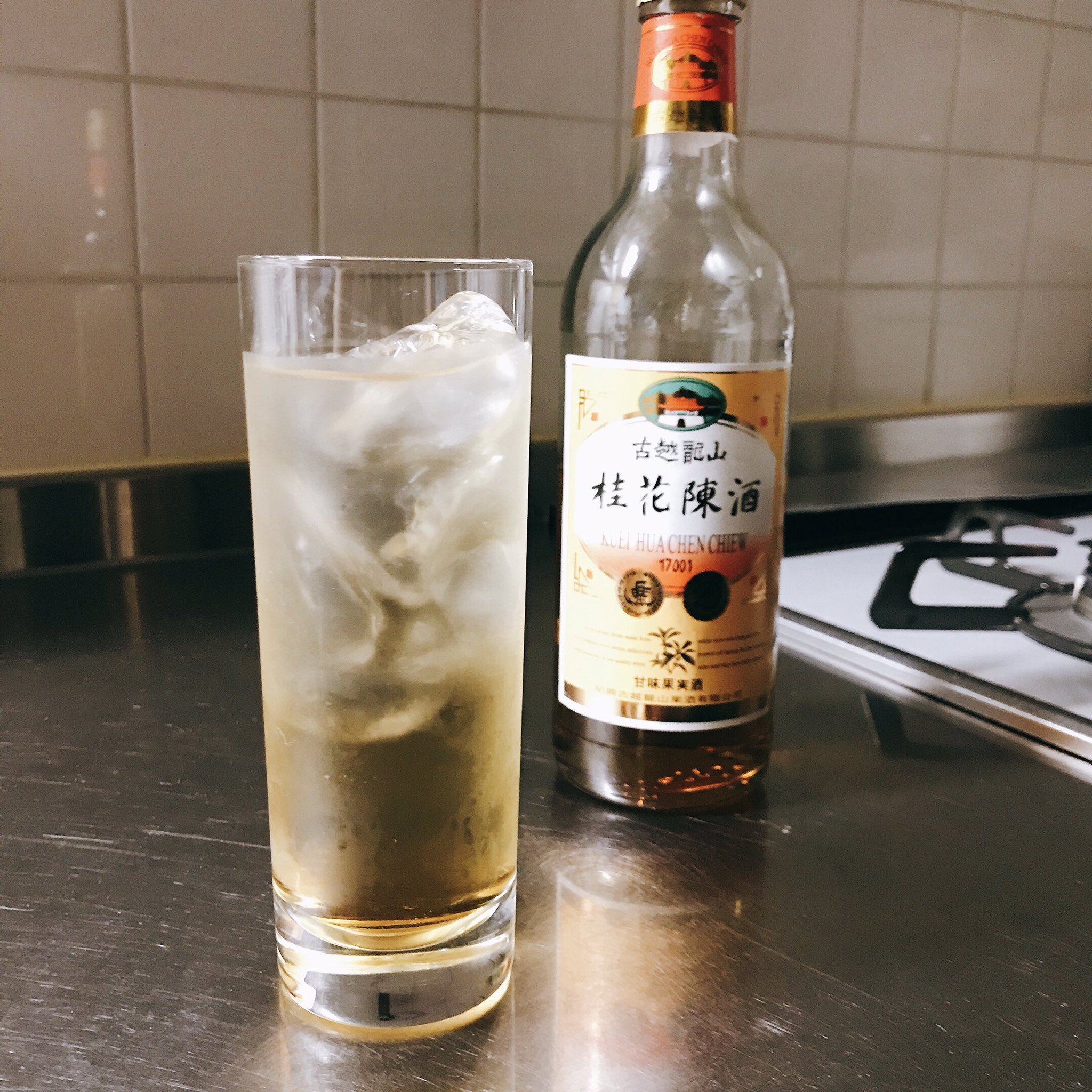 Twitter 一藤 個人的には お酒単体で飲むならロック ごはん中に飲むならソーダ割りとかがいいかなーと あとね調べてみると 楊貴妃 舞姫 オードリー っていう桂花陳酒を使ったカクテルがあるようですよ 飲めばもれなく美女になれそうじゃ