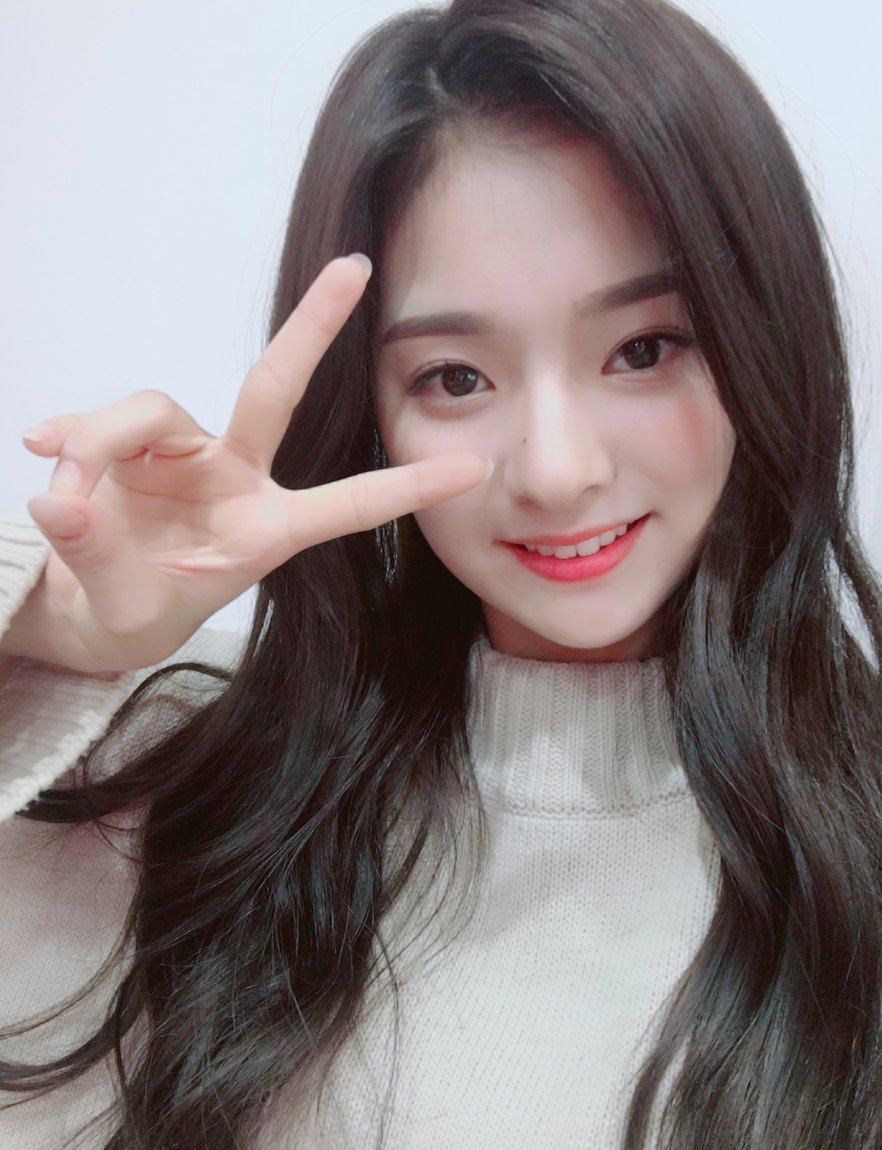 wefromis's tweet photo. ⠀⠀، · 📍 ː ___ wᥱ'll bᥱcomᥱ ⨾ ༉ ﹆ чour 𝕚𝕕✰𝕝 * ╱ @.𝗙𝗥𝗢𝗠𝗜𝗦_𝟵 ᥱvᥱn.𝓽.s ಌ 𓄹 🗓 (12O9) ✿ _ #EMDEBUT ›
kouvr llegó al debut de @emusestwt para cantar #EMLATATA las veces que pueda, gracias por invitarnos y buena suerte! https://t.co/DPp9ljnkUE