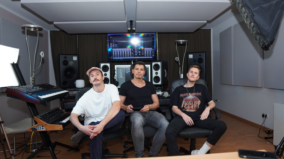 just wrapped up an amazing vocal sessiin with these 2 lads <a href="/rjudgeofficial_/">Richard Judge</a>  <a href="/GrahamCandyOffi/">Graham Candy</a>