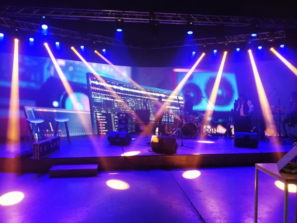 Fogtech_'s tweet photo. Awesome day in studio &amp; great to be working with live musicians again! #watchthisspace https://t.co/Tx8wqhhyxG