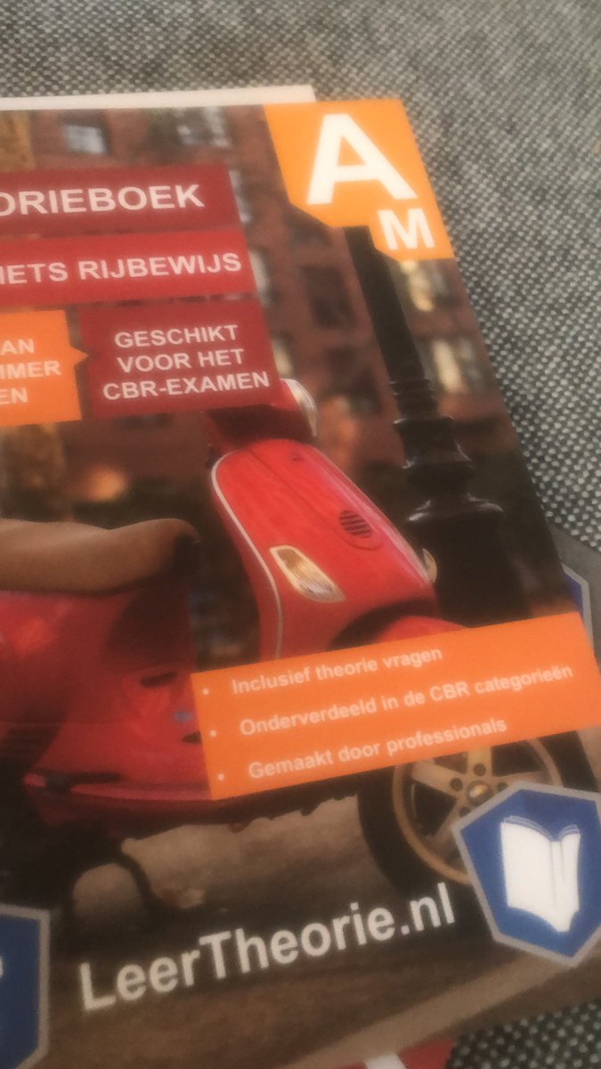 Reqzzzzzz's tweet photo. Lekker leren voor theorie man😁 https://t.co/AFY5JDZENK