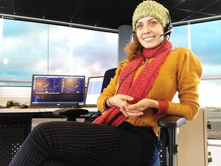 atc_view's tweet photo. Atc Selfie Friday #ASF Eliana Albertino from Sorocaba TWR, Brazil.
#aviation #atc #atcviewhome #ATCView #atc_view #Brazil #atco #airtrafficcontrol #airtrafficcontroller https://t.co/nmAFbXM77l