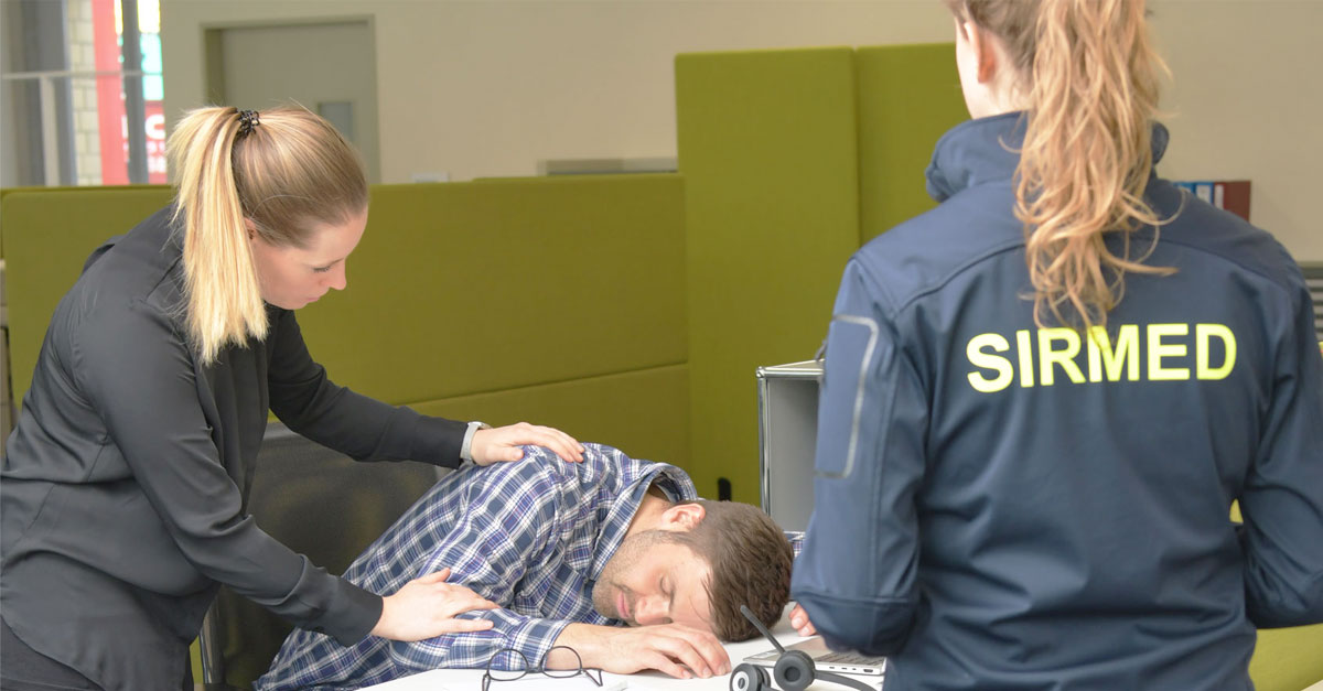 paraplegiker's tweet photo. Tag der #ErstenHilfe betrifft uns alle: In den Räumlichkeiten Ihres Unternehmens bildet #SIRMED, das #Schweizer Institut für #Rettungsmedizin, Ihre Mitarbeitenden in Erste #Hilfe aus. Buchen Sie jetzt einen Kurs, um im #Ernstfall richtig zu reagieren.▶️https://t.co/FX9AfPUPPP https://t.co/V16nEVCqcQ