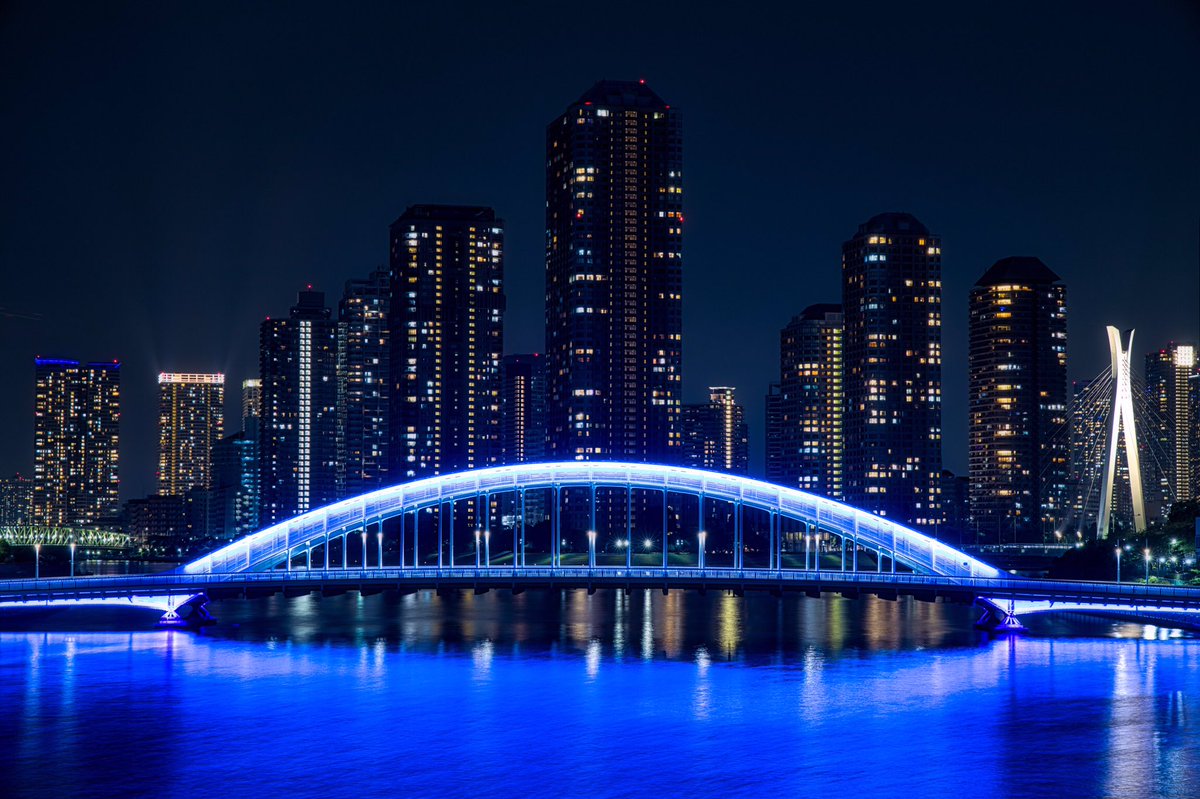 tso1040's tweet photo. 永代橋と清州橋のライトアップ
.
.
#canon #eos #eosr 
#夜景 #風景 #景色  
#写真好きな人と繫がりたい
#写真撮ってる人と繋がりたい
#ファインダー越しの私の世界 https://t.co/RmMWOSeX6A