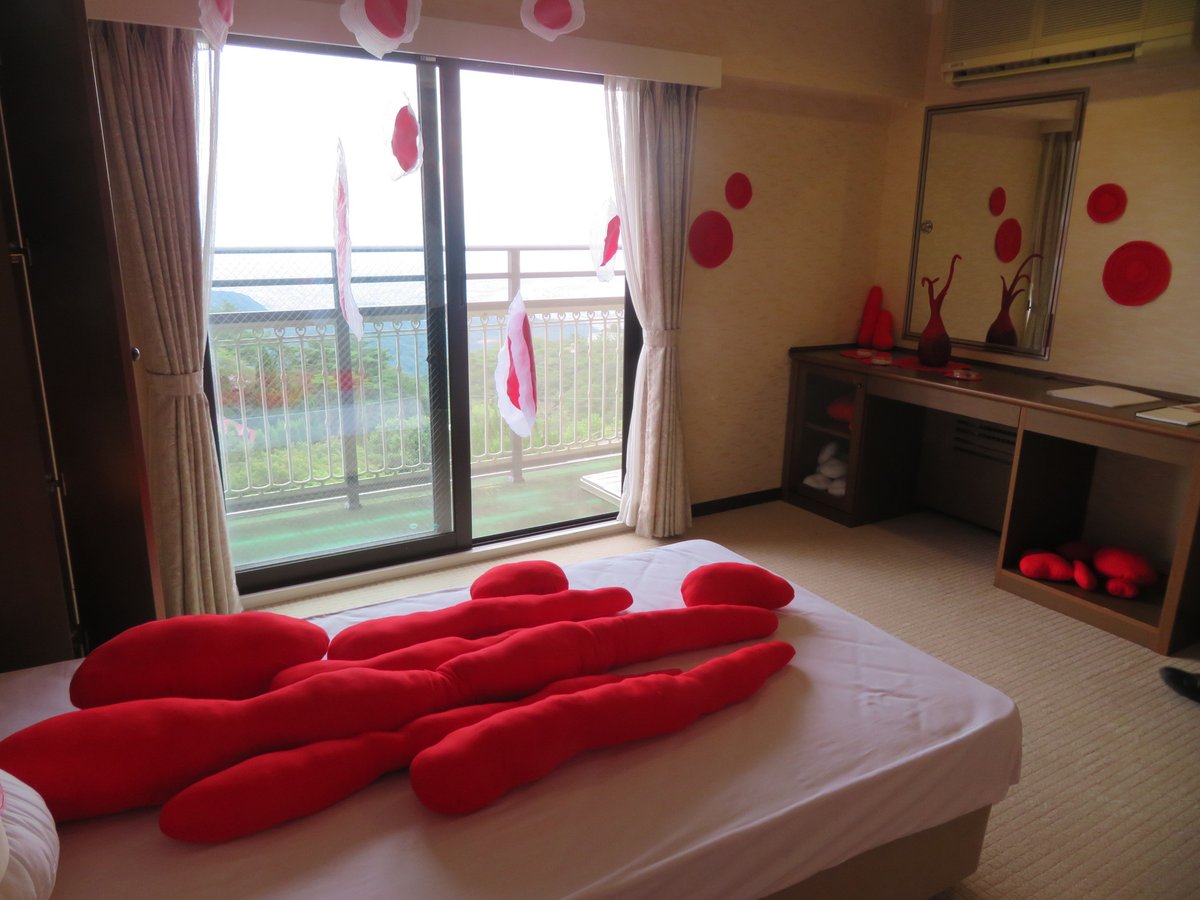 Twitter 上的 小吹隆文 六甲ミーツ アート 芸術散歩 会場風景その2 グランドホテル六甲スカイヴィラ 迎賓館の 六甲イカスヴィラ 神戸のアートグループc A P Npo法人 芸術と計画会議 がプロデュースしており ビル一棟を丸ごと使ってc A P メンバーが